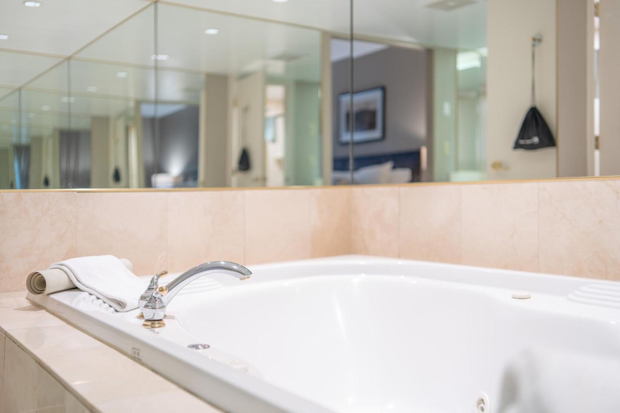 Horseshoe Valley Suites - The Aurora Shanty Bay エクステリア 写真