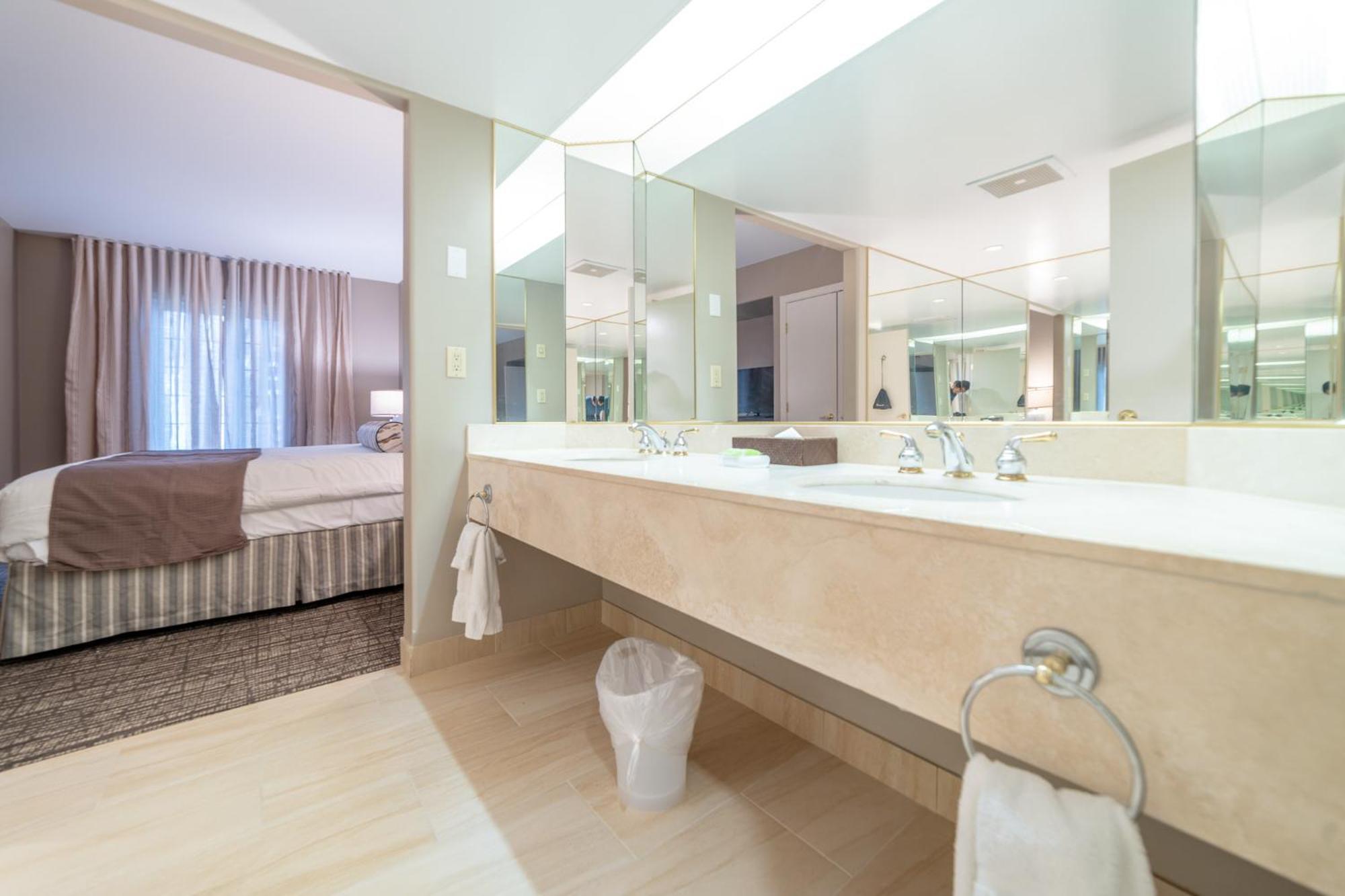Horseshoe Valley Suites - The Aurora Shanty Bay エクステリア 写真