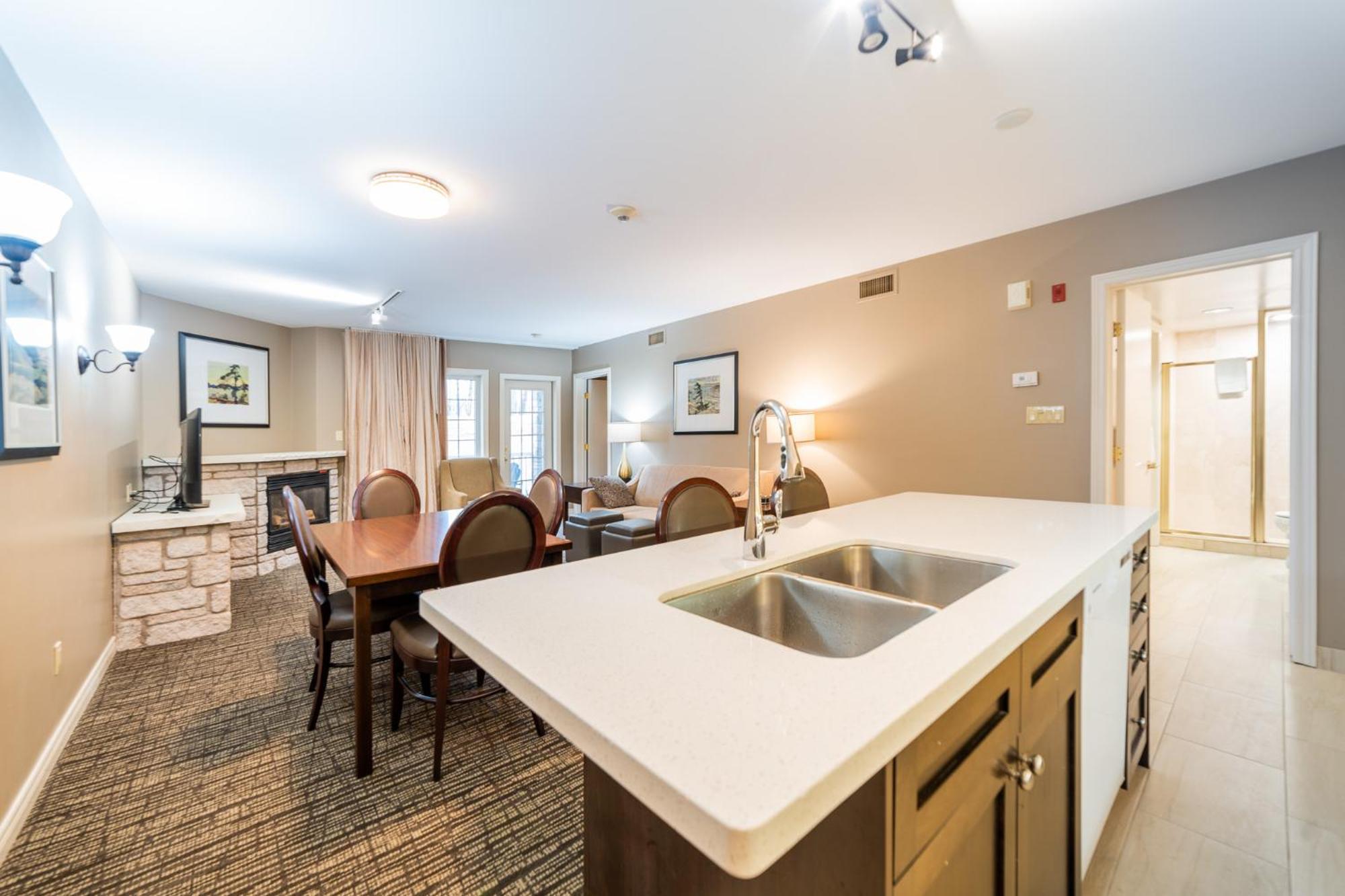 Horseshoe Valley Suites - The Aurora Shanty Bay エクステリア 写真
